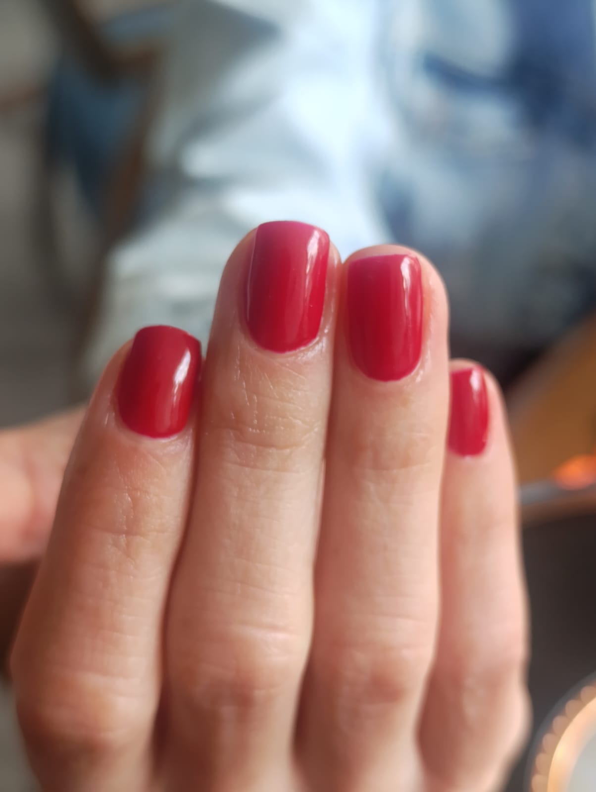 Uñas semipermanentes con diseño profesional